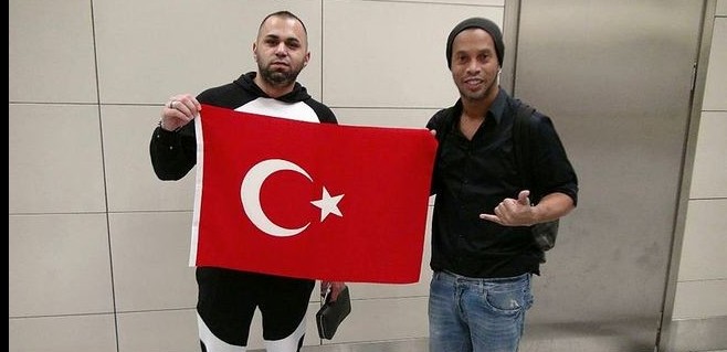 Brezilyalı yıldız Ronaldinho İstanbul'da!