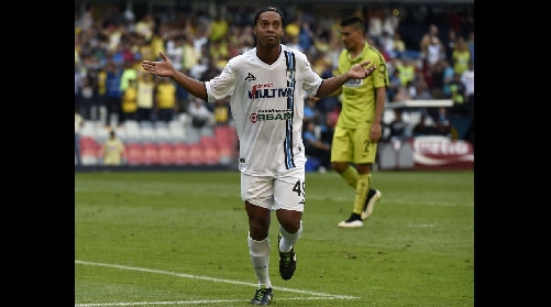 Ronaldinho'ya 1 dakika yetti!