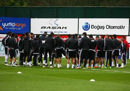 Beşiktaş'ta önce gerginlik sonra çiftetelli! 