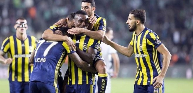 Mehmet Topal ve Robin van Persie depremi!
