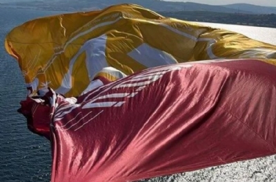 Galatasaray, Boğaz Köprüsü'ne bayrağı dikti