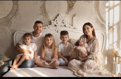 Edin Dzeko'dan önce eşi ve çocukları İstanbul'da