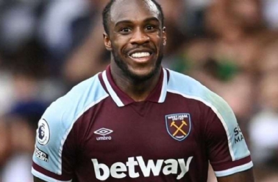 Hocası gol sorunu yaşayan Michail Antonio'yu savundu