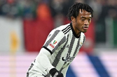 Cuadrado imzayı attı
