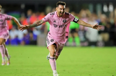 Messi'den gollü başlangıç! Frikikten 90'a taktı...