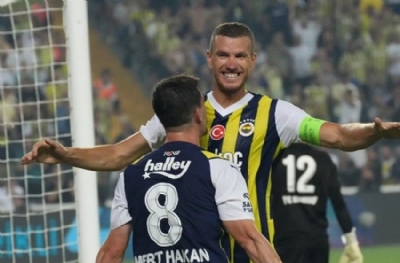 Birbirlerini ittiler! Dzeko'nun forması kavga çıkardı