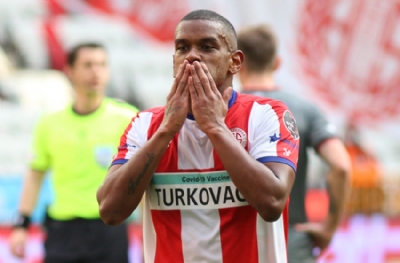 Antalyaspor, Fernando'nun Al-Jazira'ya transferini duyurdu