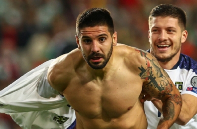 Araplar onu da alacak! Jorge Jesus'tan Alexandar Mitrovic'e teklif