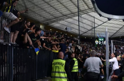 UEFA iyice sapıttı! Fenerbahçe'ye şok talimat! 'Anlaşın tazminat ödeyin'