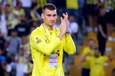 Dominik Livakovic, Fenerbahçe taraftarını selamladı