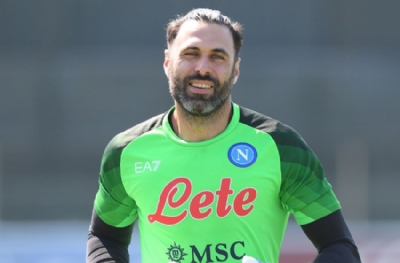 Galatasaray’a kaleci sürprizi! Fransızlar yüzünden Sirigu transferi yetişmedi 