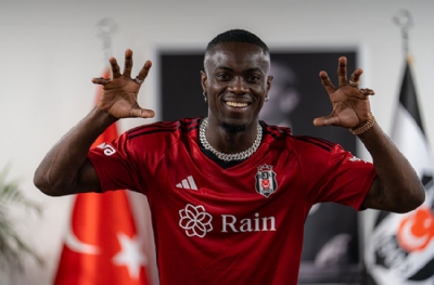 Eric Bailly imzayı attı, formayı giydi