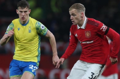 ManU'dan van de Beek kararı
