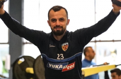 İlhan Parlak, futbolu bıraktığını açıkladı