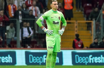 Bu kadarı da pes dedirtti! Muslera'nın maç formasını alıp satmışlar