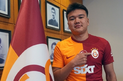 Galatasaray duyurdu! Beknaz'a profesyonel sözleşme