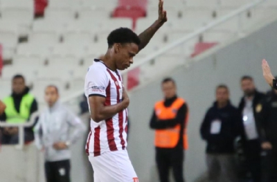 Sivasspor’da Clinton N’Jie kırmızı kart gördü!