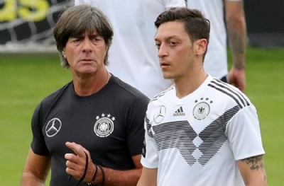 Tüm dünya Fotospor'un haberini konuşuyor! Mesut Özil-Joachim Löw..
