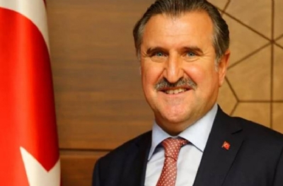Bakan Bak, milli güreşçi Buse Tosun Çavuşoğlu'nu tebrik etti