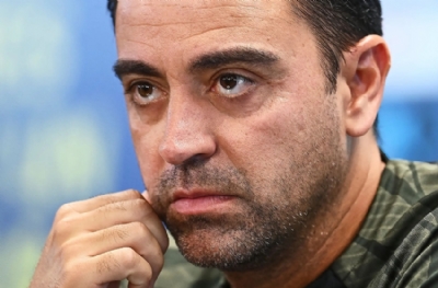 Xavi 1 yıl daha Barcelona'da