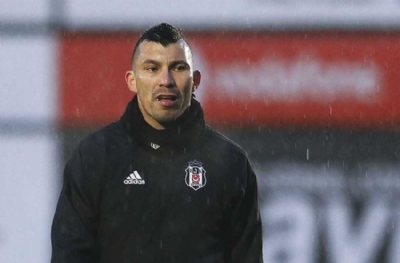 Gary Medel kırmızı kart gördü! İlginç olay