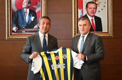 Bakan Osman Aşkın Bak'tan, Ali Koç'a 5 yıldızlı Fenerbahçe forması bakışı 