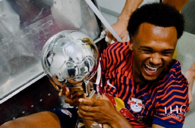 Chelsea çıldırdı! Lois Openda için 90 milyon sterlin!