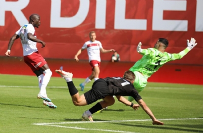 Modou Barrow golle tanıştı
