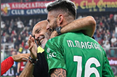 Giroud kaleci de oldu! Adamın yapamayacağı iş yok