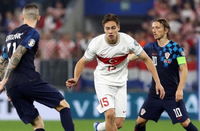 Almanları elinin tersiyle itti! Mesut Özil gibilere ders böyle verilir
