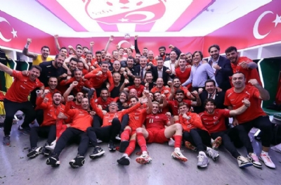 Kaptandan Montella'ya övgü