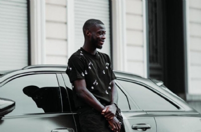 Ohooo bizde özel uçak otobüs gibi! Nicolas Pepe'nin de derdine bak