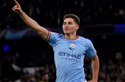 Julian Alvarez'e Barcelona'dan yakın takip