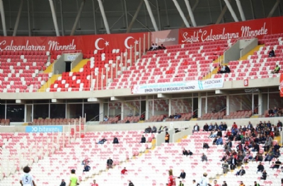 Sivas'ta tribünler boş kaldı