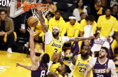 Lakers ve Milwaukee Bucks ilk galibiyetini aldı