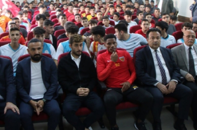 Kartal Kayra Yılmaz ve Jeanvier öğrencilerle buluştu