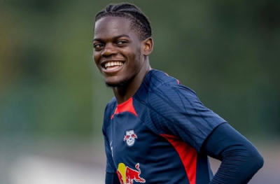 Manchester United onu da listeye aldı: Castella Lukeba