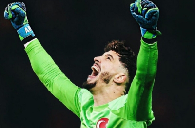 Altay Bayındır'a kötü haber