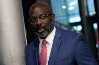 Futbol efsanesi Weah'ın sonunu yolsuzluklar getirdi! Halk koltuğundan indirdi