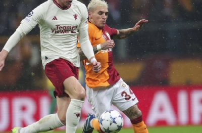 Galatasaraylı Torreira kaptı kaçtı!