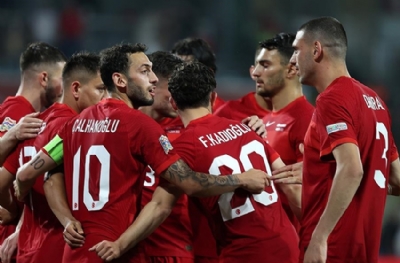 Türk milli takımının kaptanı için Premier Lig'de kavga! Liverpool ve Chelsea istiyor