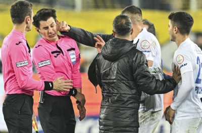 Öyle teknik direktöre böyle başkan! Ankaragücü Başkanı'ndan hakeme yumruk