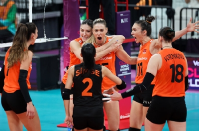 Eczacıbaşı Dynavit güle oynaya! Set vermeden yarı finale çıktı