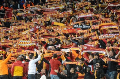 Prag'a gidecek Galatasaray taraftarı dikkat! Çek polisi silahlarını hazırlamış durumda