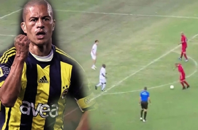 Alex yıllanmış şarap gibi! Hala çok klas