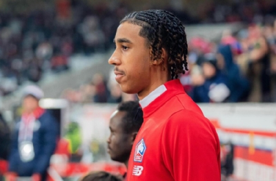 Leny Yoro için büyük yarış! Manchester United, Manchester City ve Liverpool peşinde