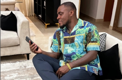 Emenike adamın dibi çıktı