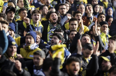 Olimpiyat stadında maç öncesi skandal!