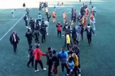 Birbirlerine girmişlerdi! İşte Galatasaray'a ceza verilmesine neden olan kavganın görüntüleri