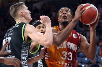 Galatasaray evinde dağıldı